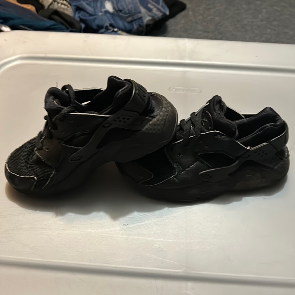 Nike Black Huarache Size 13C